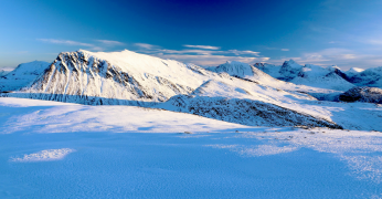 白雪皑皑的山顶 10 列表